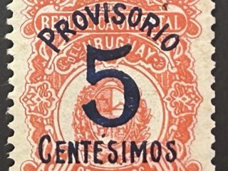 Sello Uruguay provisorio de 1910 5c impreso sobre sello rojo de 50c