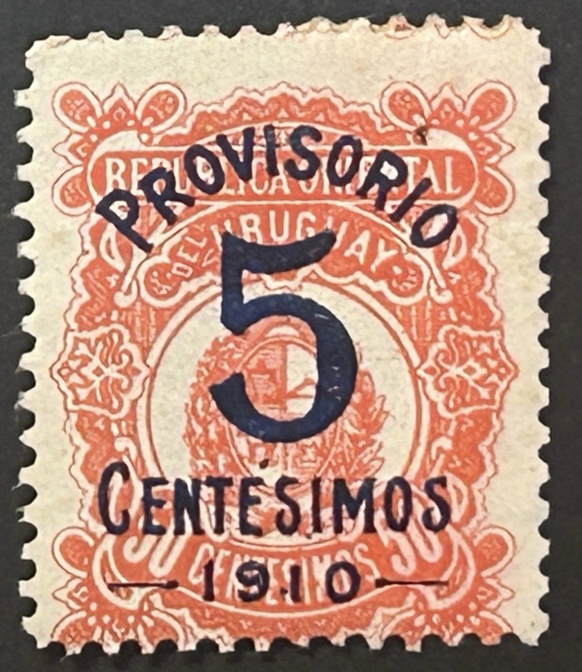 Sello Uruguay provisorio de 1910 5c impreso sobre sello rojo de 50c