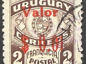 Sello Uruguay 1943 - Emblema Postal con sobre impresión Rojo de Valor, 0,01 céntimos Marrón
