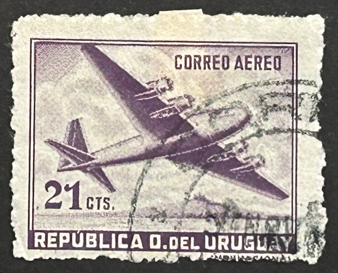 Sello Uruguay 1952 - Douglas DC4 - 21cent Violeta Oscuro usado