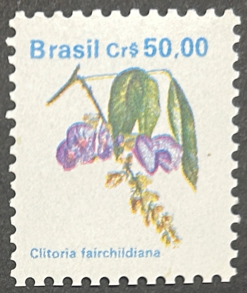 Sello Brasil 1990 - Clitoria Fairchildiana - 50 Cr$ Nuevo
