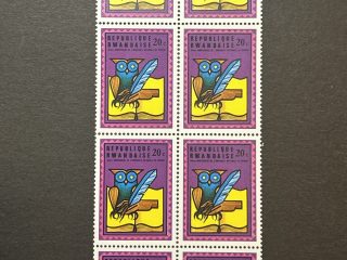Bloque de 8 sellos de Ruanda 1975 - Búho, pluma y libro- 20c Nuevos