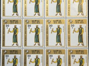 Bloque Sellos Ruanda 1974 - UPU centenario : Monje Mensajero - 12 sellos de 29 c nuevos.