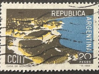 Sello Argentina 1968 -  Centro de Conferencias CCIIT - 20$ Usado