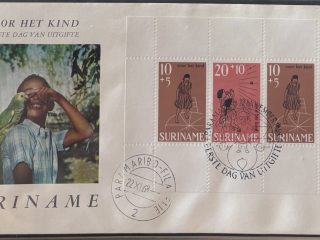 Sobre Primer Día FDC Surinam 1968 - Bloque Pro-Infancia Niño con Loro (Voor het Kind)