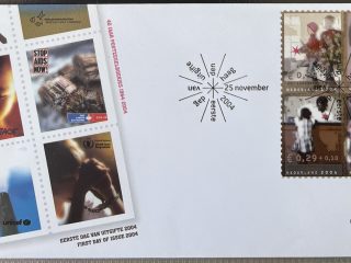 Sobre Primer Día FDC Países Bajos 2004 - Bloque Pro-Infancia ONGs y Ayuda Social NVPH 507